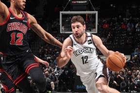 开云APP-篮网球员公开质疑裁判判罚尺度，引争议，部分来源网上.-开云APP